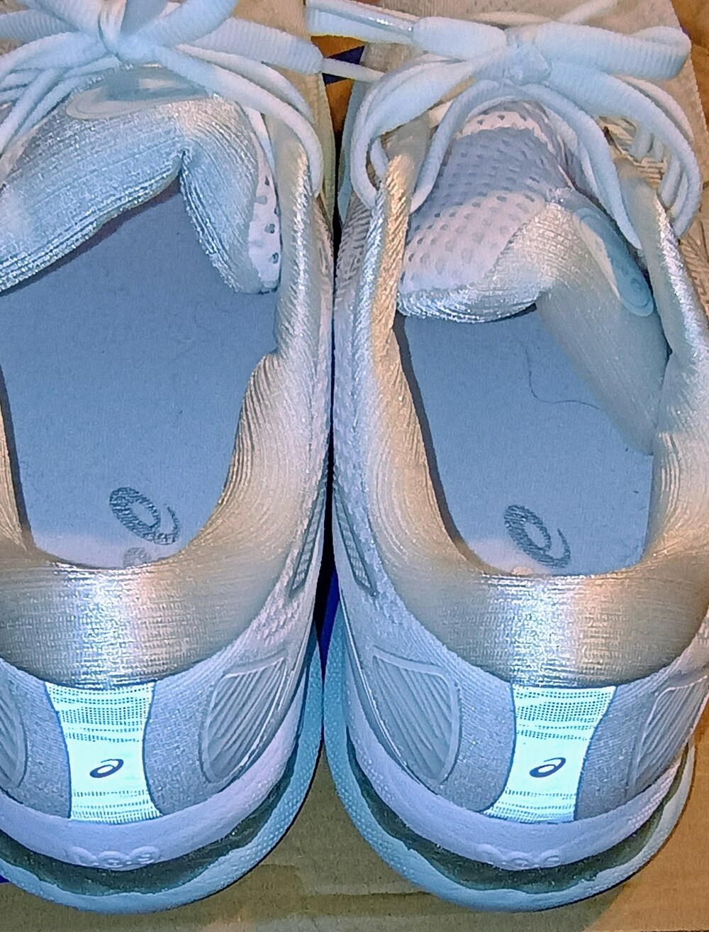 Asics WOMEN'S Gel-Nimbus 23 Women's Sz 9.5 White and Silver Running Shoes - Picture 5 of 7